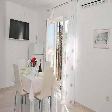 Lenka - One Bedroom With Balcony And Center View A3 *