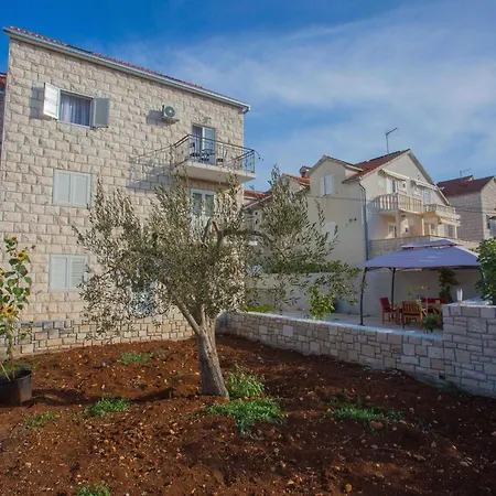 Lenka - One Bedroom With Balcony And Center View A3